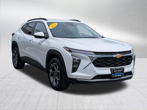 Certified 2024 Chevrolet Trax LT w/ Driver Confidence Package FWD image 7