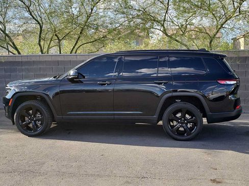 Used 2023 Jeep Grand Cherokee L Laredo RWD image 5