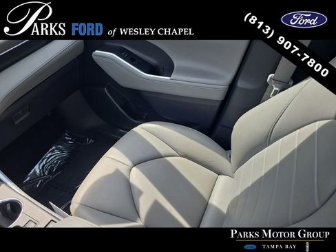 Used 2022 Toyota Highlander XLE FWD image 14