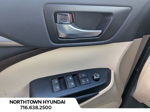 Used 2019 Toyota Highlander XLE image 33