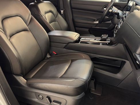 Used 2023 Nissan Pathfinder SL image 29