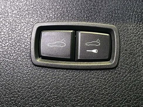 Certified 2023 Porsche Macan S AWD/4WD image 22