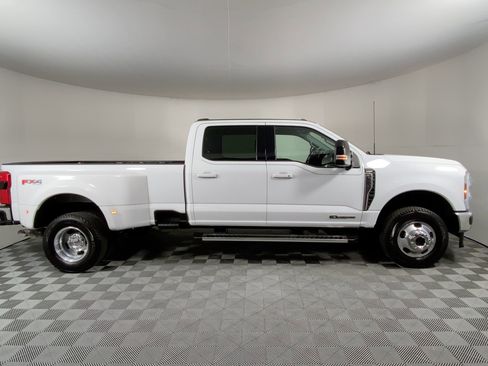 Used 2024 Ford F350 Lariat w/ FX4 Off-Road Package image 7