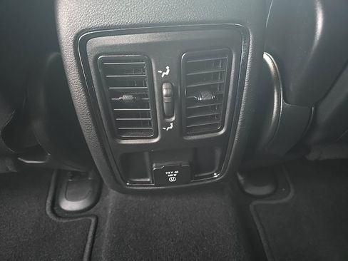 Used 2021 Jeep Grand Cherokee Laredo X image 27