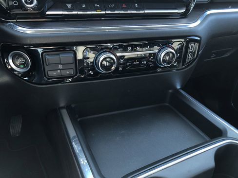 Used 2024 GMC Sierra 2500 SLT w/ SLT Convenience Package image 22