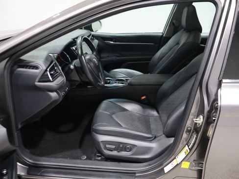 Used 2019 Toyota Camry XSE image 10