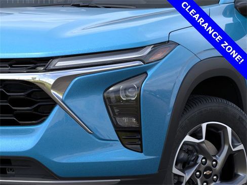 New 2025 Chevrolet Trax LT w/ Driver Confidence Package image 10