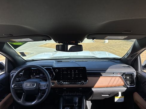 Used 2025 GMC Canyon AT4 w/ Nightfall Edition image 22