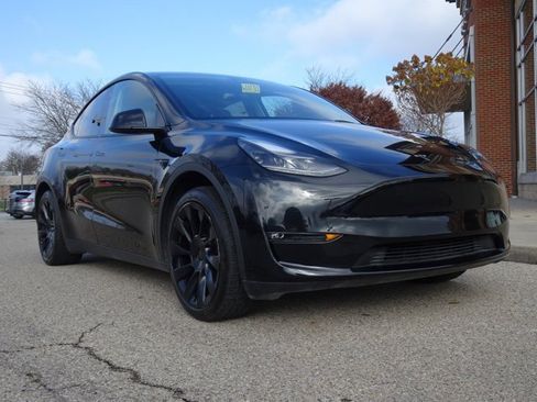 Used 2023 Tesla Model Y Long Range image 29