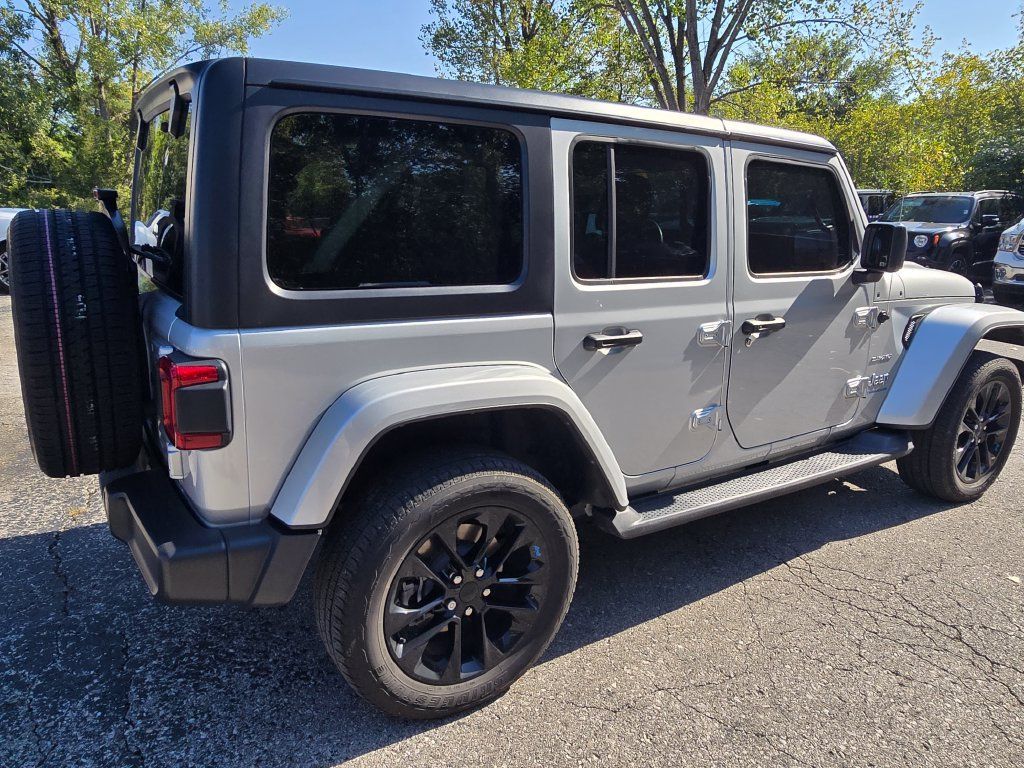 Used 2023 Jeep Wrangler Unlimited Sahara w/ Cold Weather Group AWD/4WD image 10