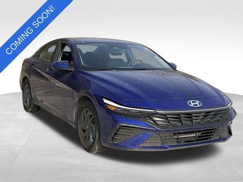Used 2024 Hyundai Elantra SEL image 1