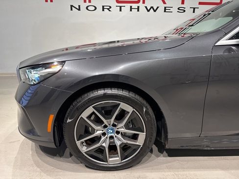 Used 2025 BMW i5 xDrive40 w/ Premium Package image 7