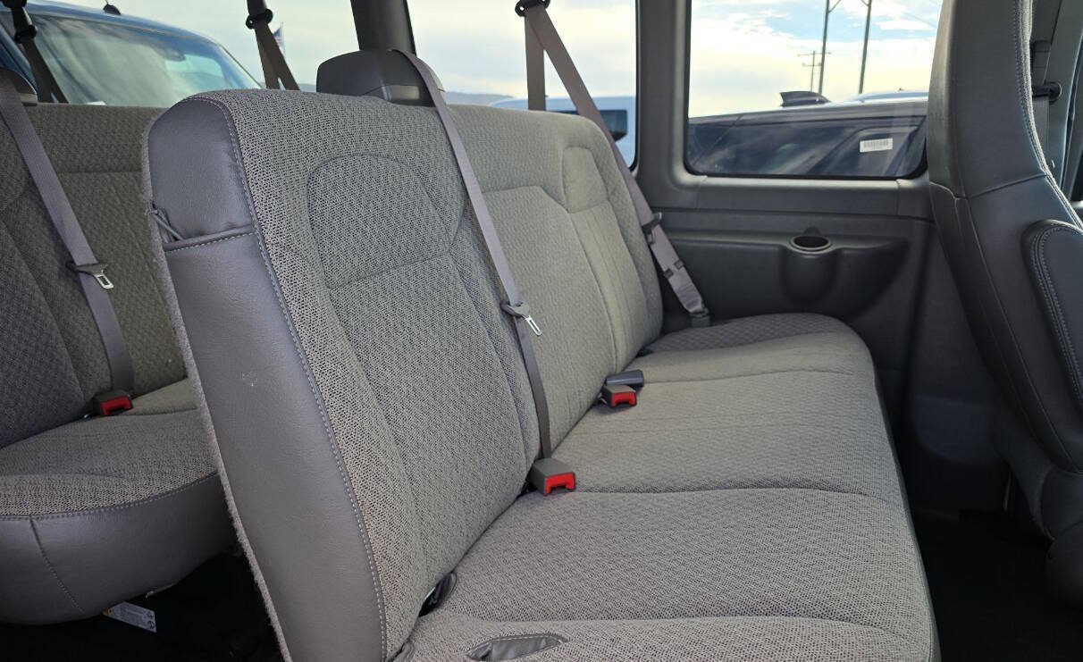 Used 2025 Chevrolet Express 3500 LT w/ LT Preferred Equipment Group RWD image 9