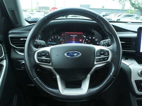 Used 2020 Ford Explorer XLT w/ Equipment Group 202A AWD/4WD image 18