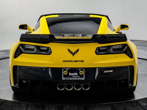 Used 2015 Chevrolet Corvette Z06 w/ 3LZ Preferred Equipment Group RWD image 17