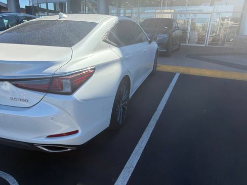 Used 2022 Lexus ES 350 w/ Premium Package FWD image 4