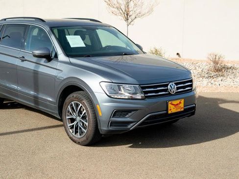 Used 2019 Volkswagen Tiguan SE w/ Panoramic Sunroof Package image 2