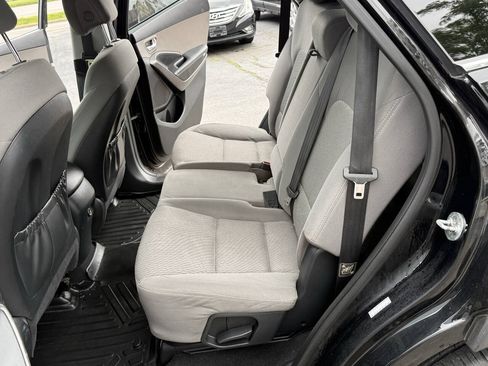 Used 2017 Hyundai Santa Fe SE AWD/4WD image 19