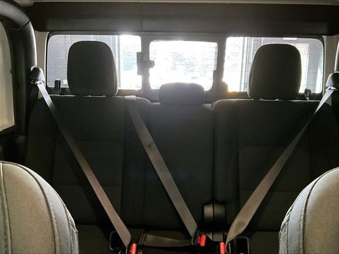 Used 2021 Jeep Gladiator Willys image 15