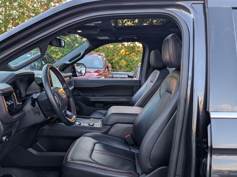 Used 2022 Ford Expedition Max Limited image 18