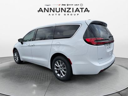 New 2026 Chrysler Pacifica Select