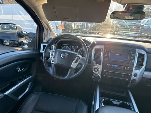 Used 2017 Nissan Titan PRO-4X image 13