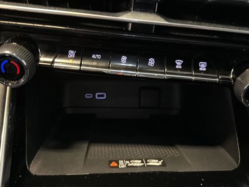 Used 2024 Chevrolet Traverse LT image 14