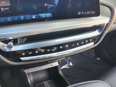 Used 2024 Cadillac Lyriq Luxury image 35