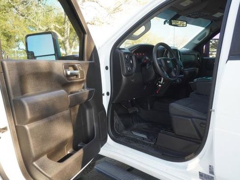 Used 2022 Chevrolet Silverado 2500 Custom w/ Custom Value Package image 10