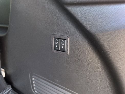 Used 2023 Buick Enclave Avenir w/ Avenir Technology Package image 6