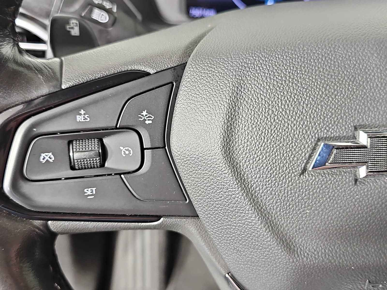 Used 2023 Chevrolet Bolt EUV LT w/ Convenience Package FWD image 14