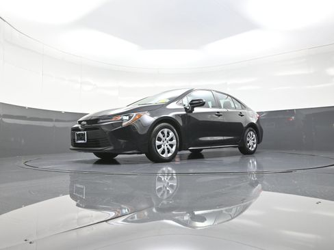 Used 2023 Toyota Corolla LE image 11