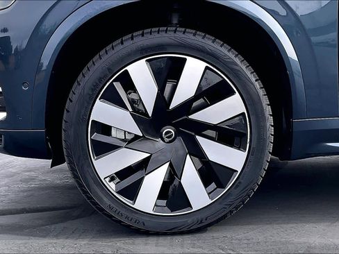 Used 2023 Volvo XC90 T8 Ultimate w/ Protection Package Premier image 12