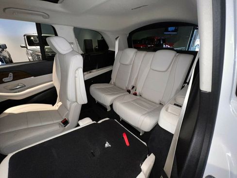Used 2024 Mercedes-Benz GLS 450 4MATIC image 13