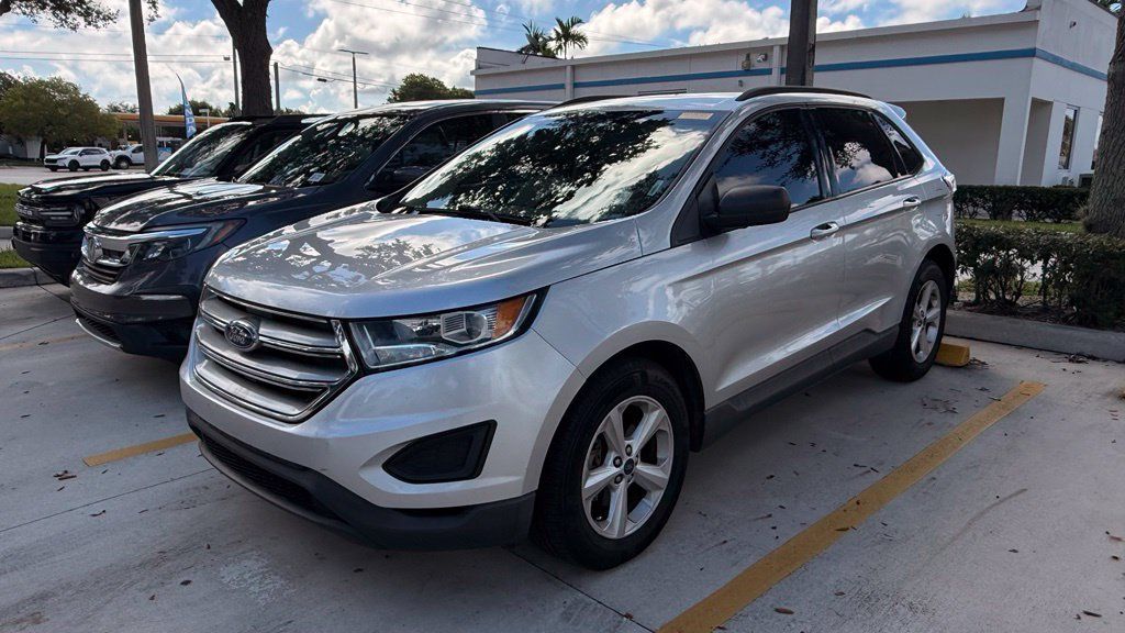 Used 2018 Ford Edge SE FWD image 2
