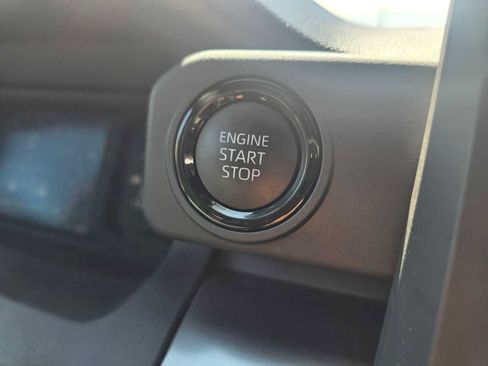 Used 2025 Toyota Tacoma SR5 AWD/4WD image 30