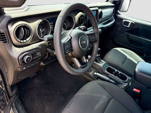 Used 2023 Jeep Wrangler Unlimited w/ Sun & Screen Package AWD/4WD image 10