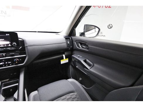 New 2025 Nissan Pathfinder SV image 8