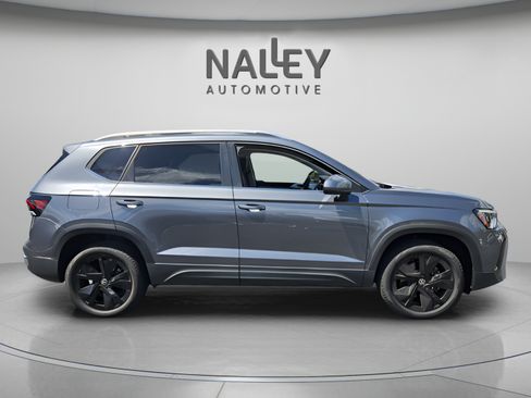 Certified 2025 Volkswagen Taos SE FWD image 6