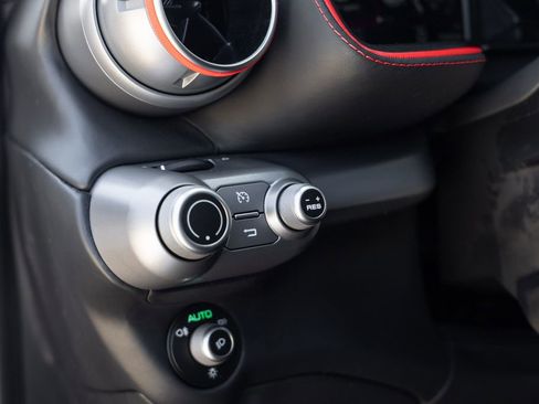 Used 2018 Ferrari 812 Superfast RWD image 39