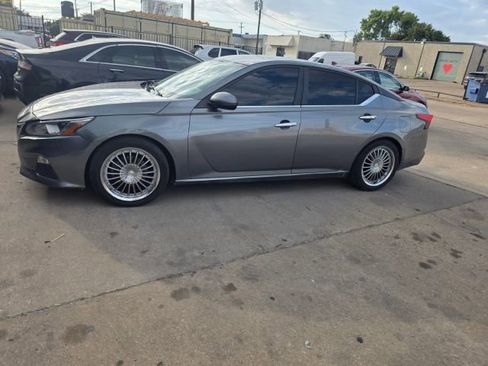 Used 2019 Nissan Altima 2.5 S image 3