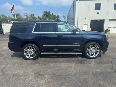 Used 2017 GMC Yukon SLT w/ Premium Edition AWD/4WD image 2
