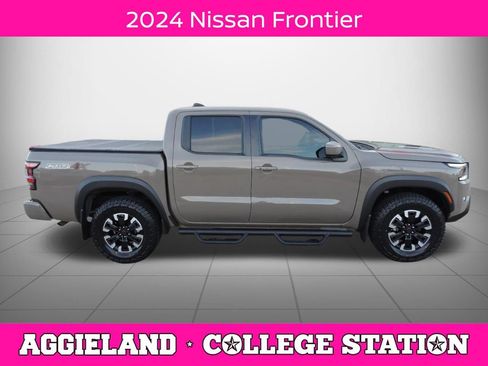 Used 2024 Nissan Frontier PRO-4X w/ Technology Package AWD/4WD image 2