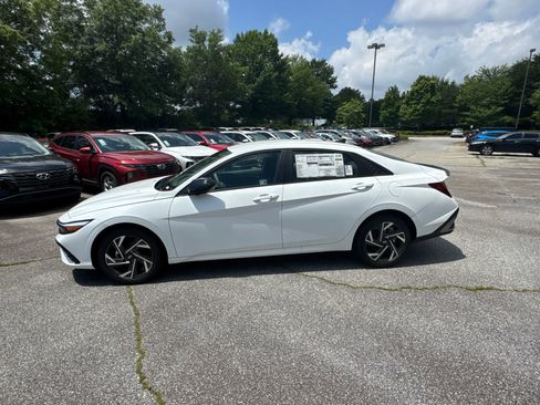 Certified 2025 Hyundai Elantra Sport image 8