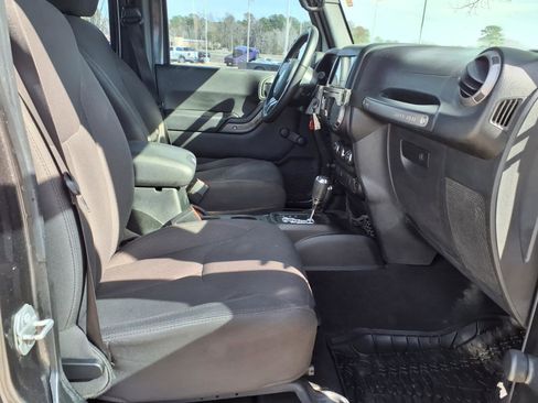 Used 2018 Jeep Wrangler Unlimited Sport w/ Connectivity Group image 19