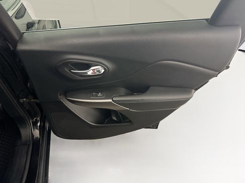 Used 2019 Jeep Cherokee Latitude Plus w/ Cold Weather Group image 30