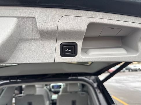 Used 2021 GMC Acadia SLE w/ Driver Convenience Package image 25