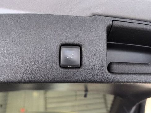 Certified 2024 Ford Escape Platinum AWD/4WD image 32