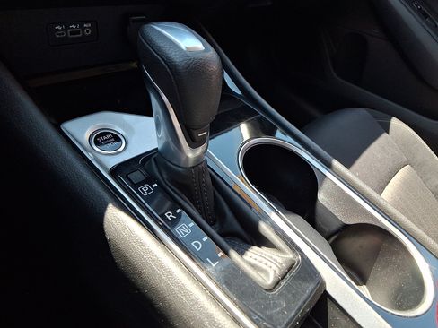 Used 2024 Nissan Altima 2.5 SV FWD image 16