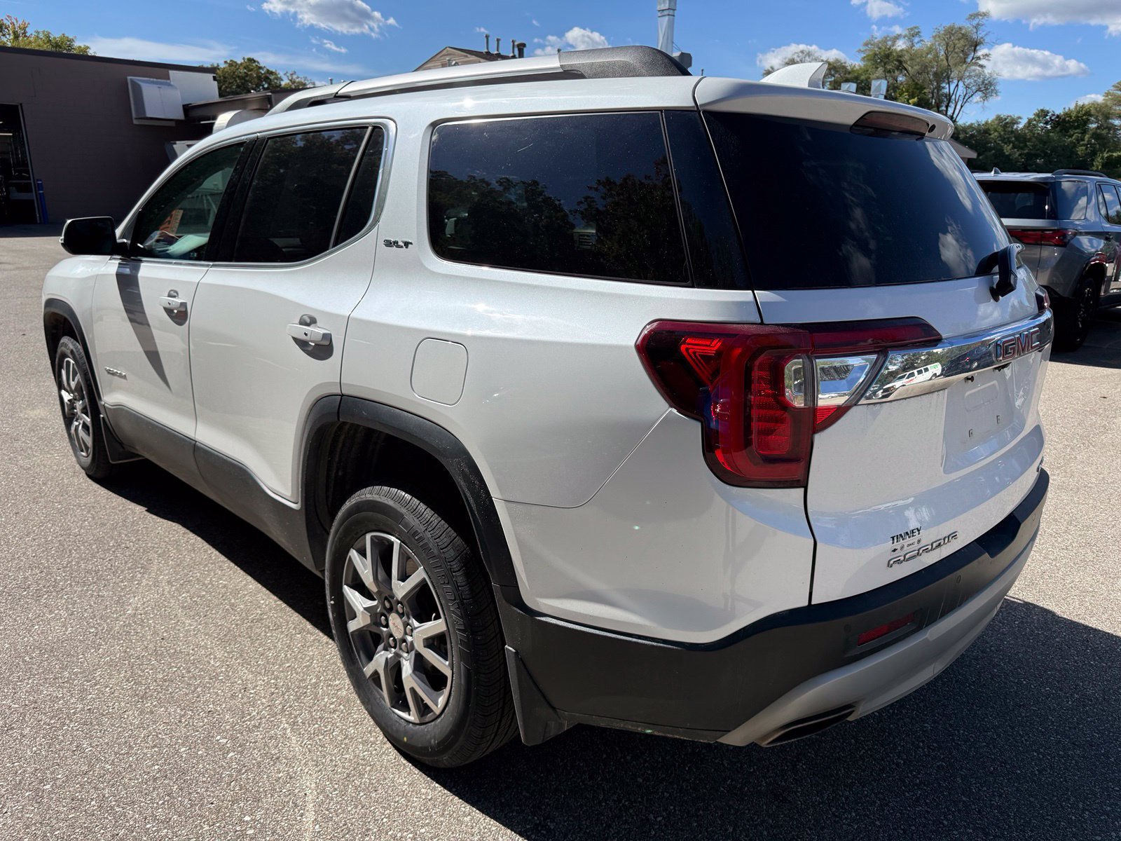 Used 2020 GMC Acadia SLT w/ Driver Alert Package II AWD/4WD image 4